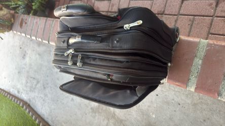 Laptop rolls case