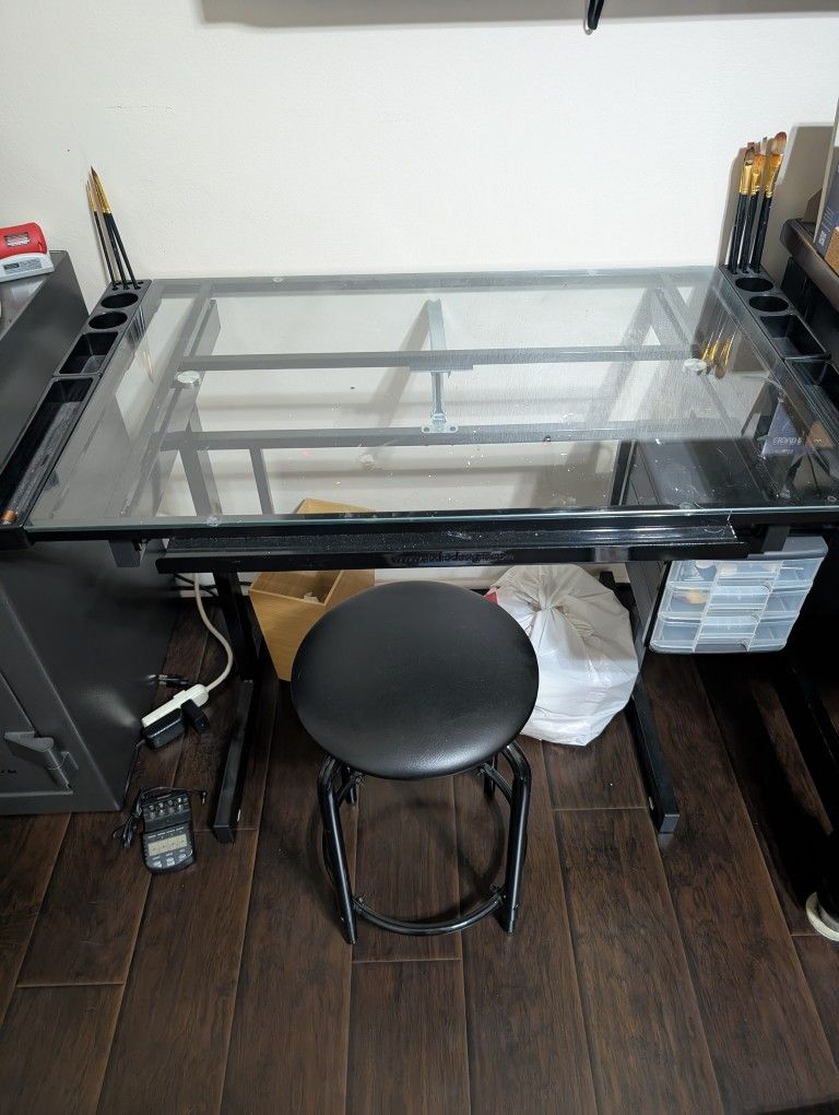 Arts Table & Bench