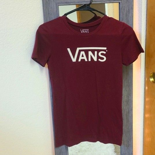 Vans T-Shirt ▪︎ Maroon ▪︎ Size: S
