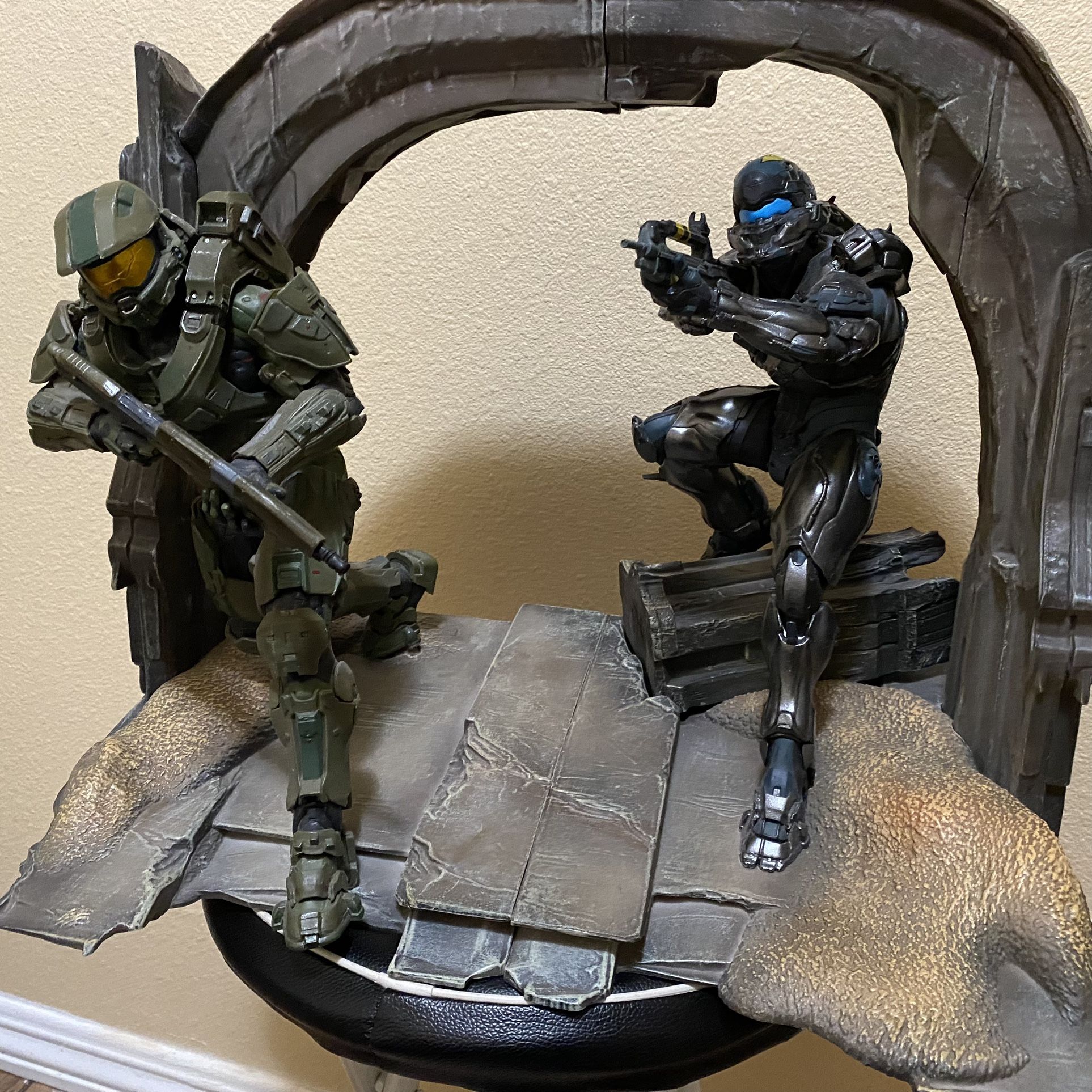 2015 Halo 5 Guardians Limited Edition Figures Display Magnetic 16"x16" *Read*