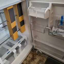 18 Cubic ft Fridge