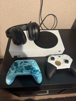 Xbox Series S w/2 controllers, turtle beach wireless, 1 TB expansion card