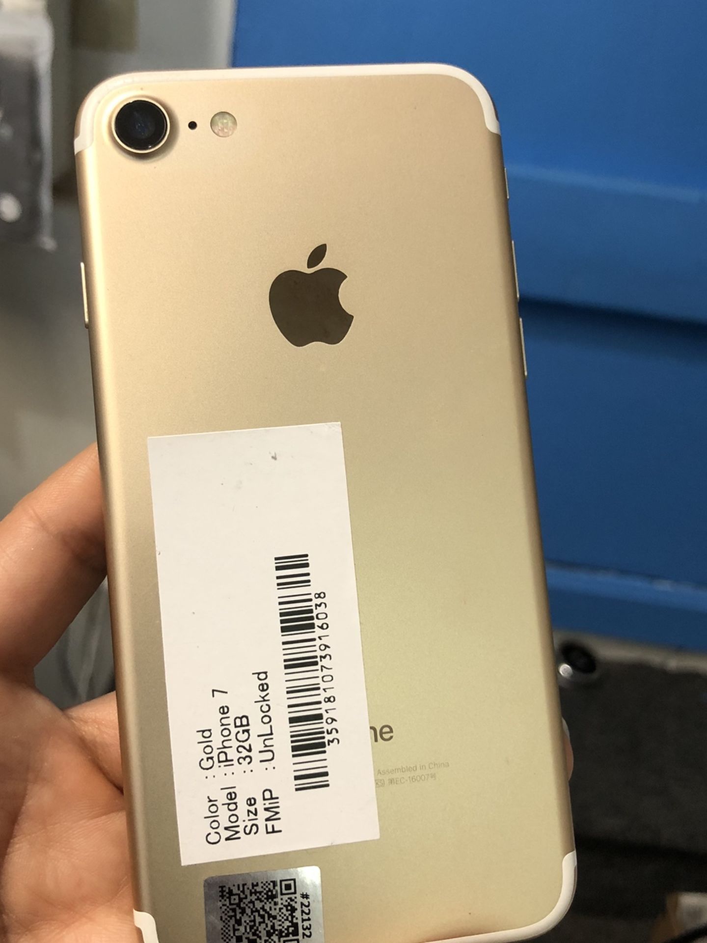 Factory unlocked iPhone 32gb, store warranty