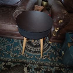 Bluetooth Speaker Table With Charging Capabilities For iPhone Magnet