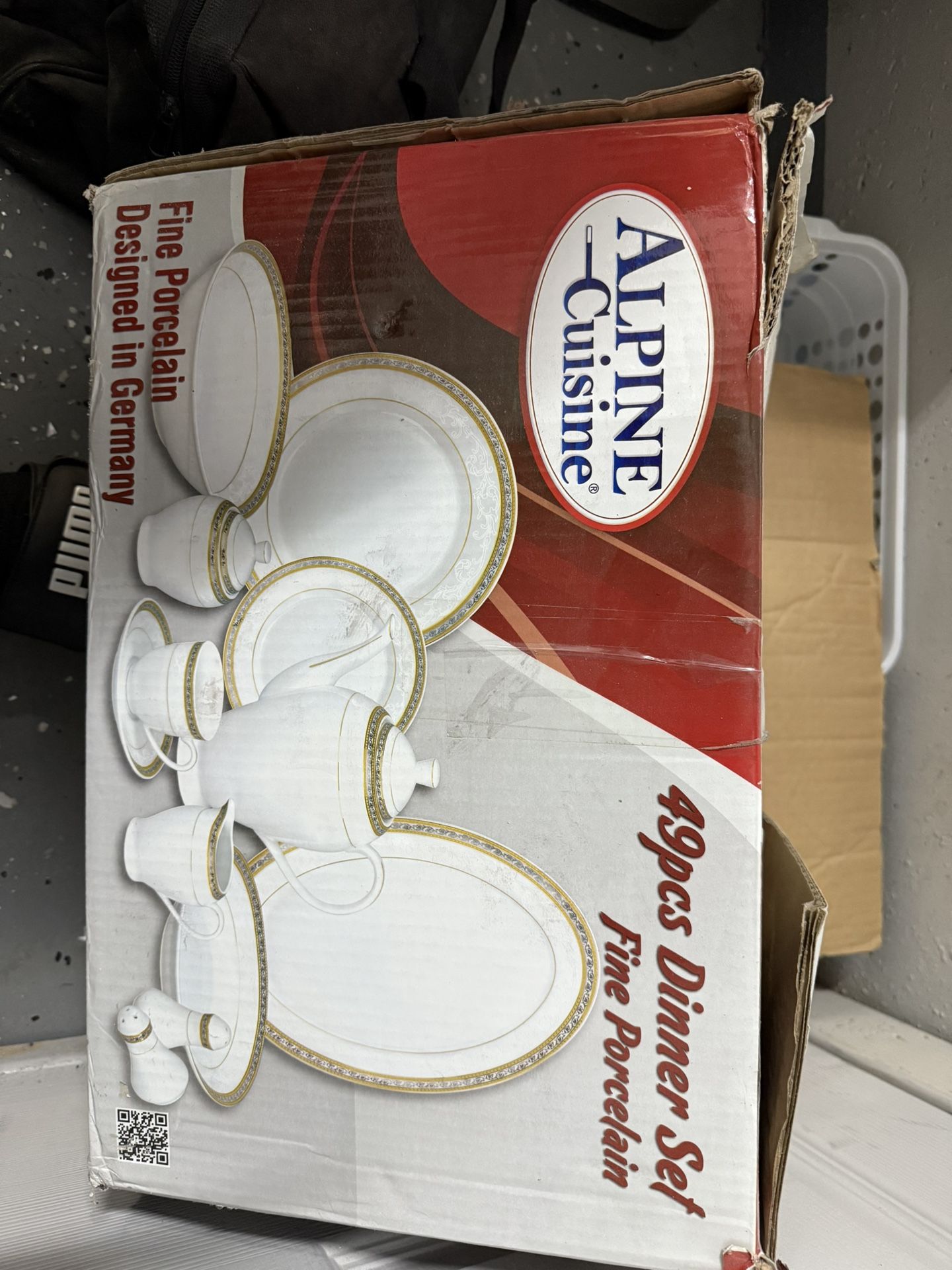 Selling 49 Piece Dinner Dinner Set