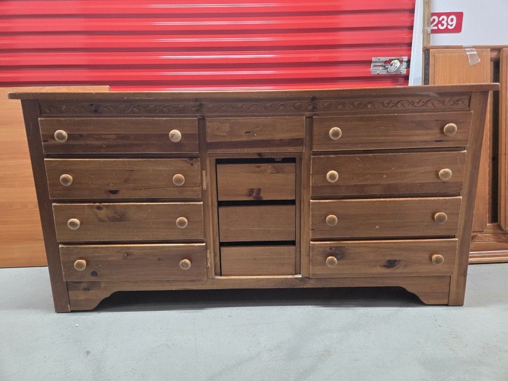 Dresser -Free