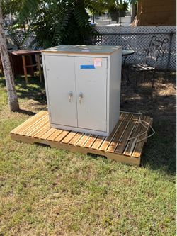 Metal cabinet