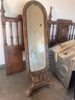 Standing mirror