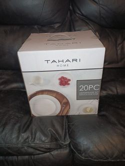 New Tahari Home Dinnerware Set 20pc