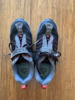 Shoes with clips for bicycling