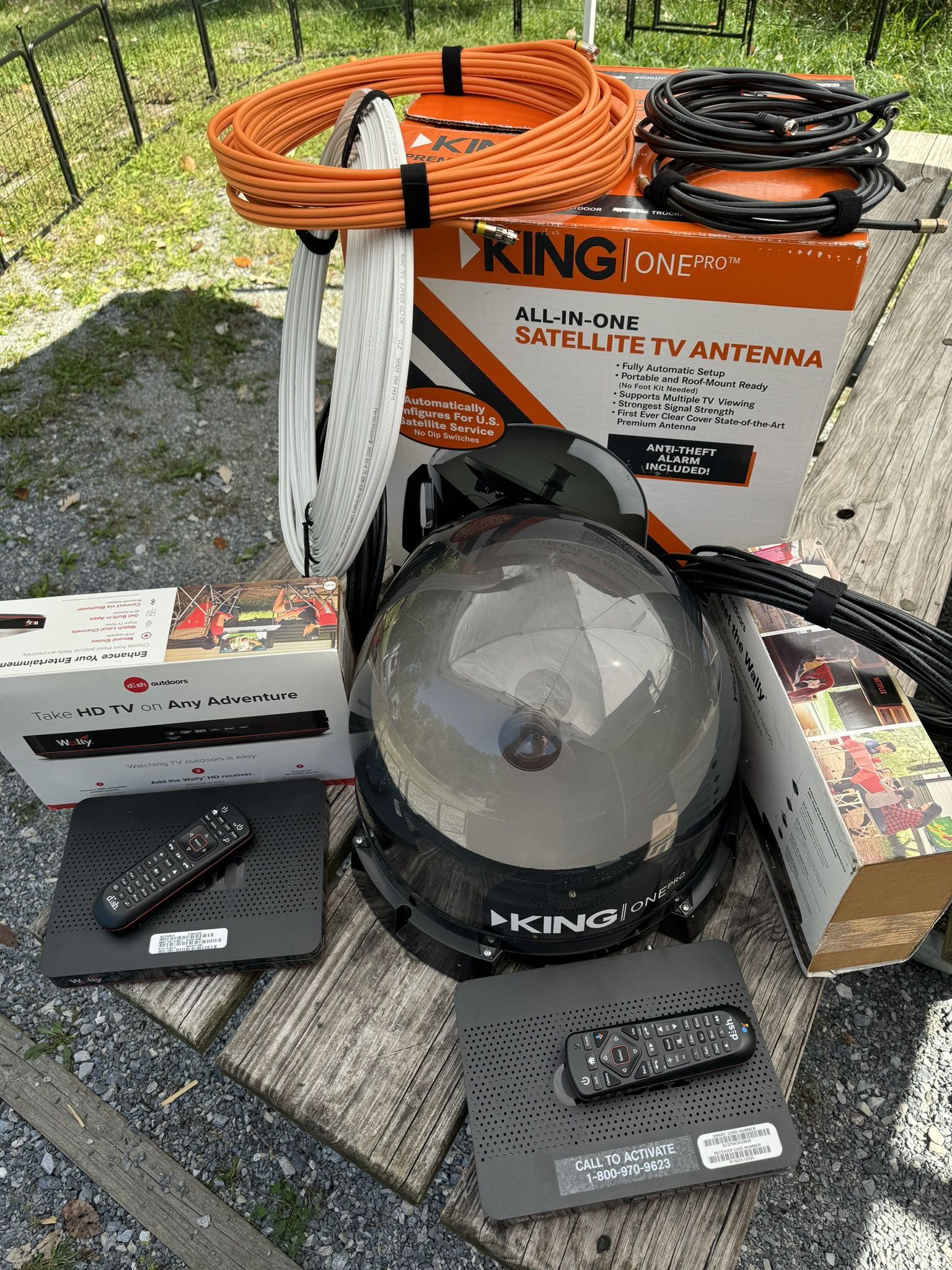 King One Pro Satellite Dish w/ Two Wally Receivers