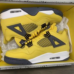 Jordan 4 lightning Size 8.5