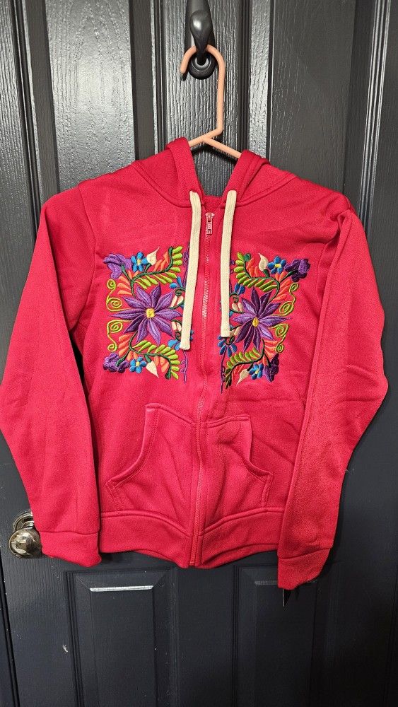 Sudaderas Rojas Bordadas Con Gorro/ Red Sweaters Eith Hoodies Embroidered