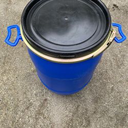 Food  grade plastic barrels 15.85 Gallon