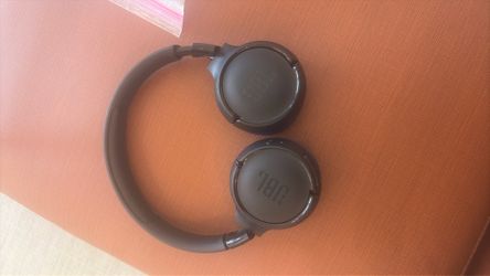 JBL 520 BT Barely Used