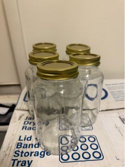 5 mason jars with lids $4 total