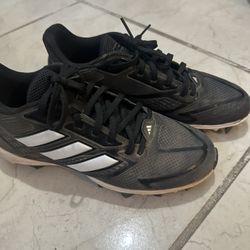 Baseball cleats