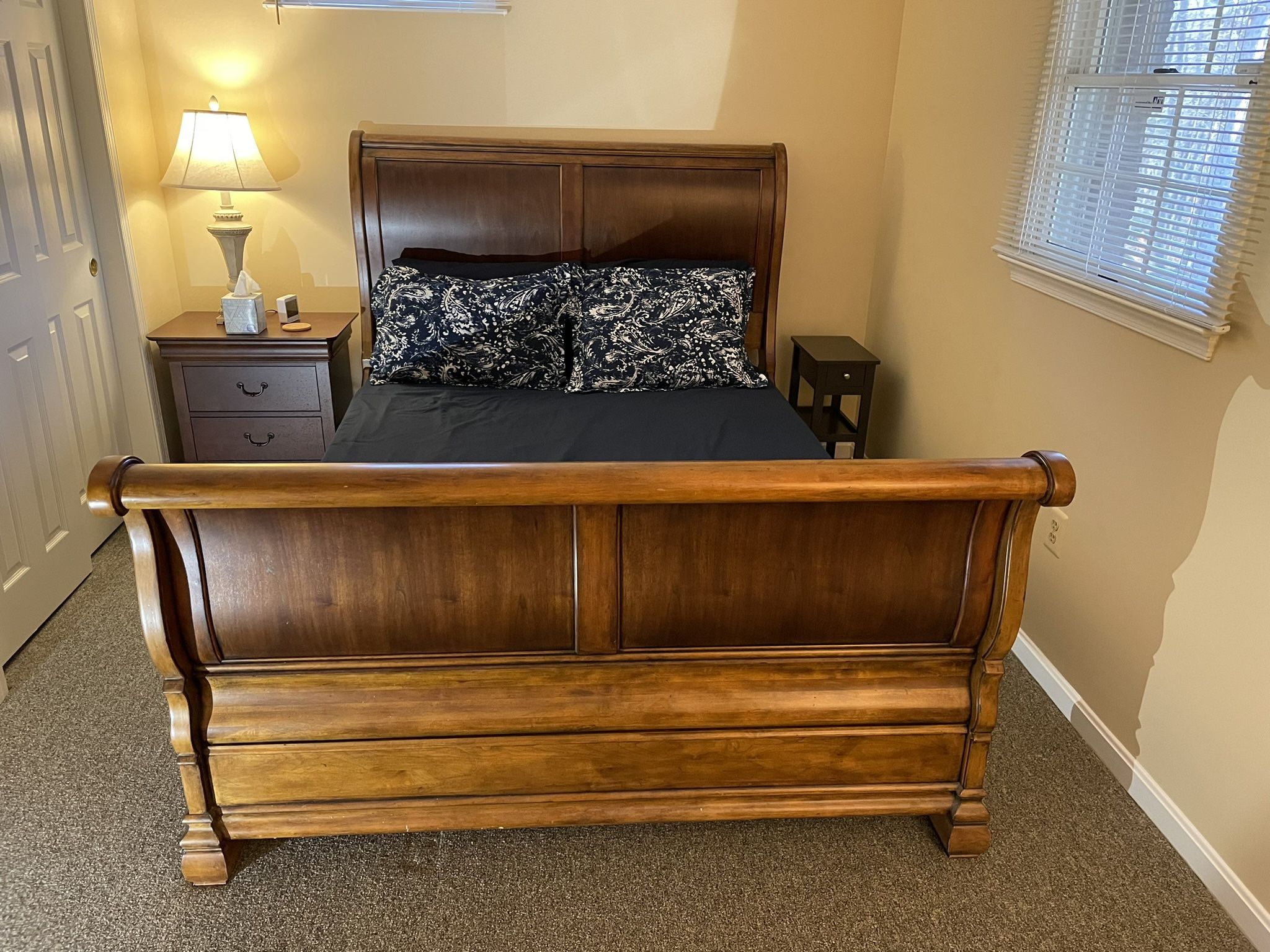 Ethan Allen Queen Sleigh Bed