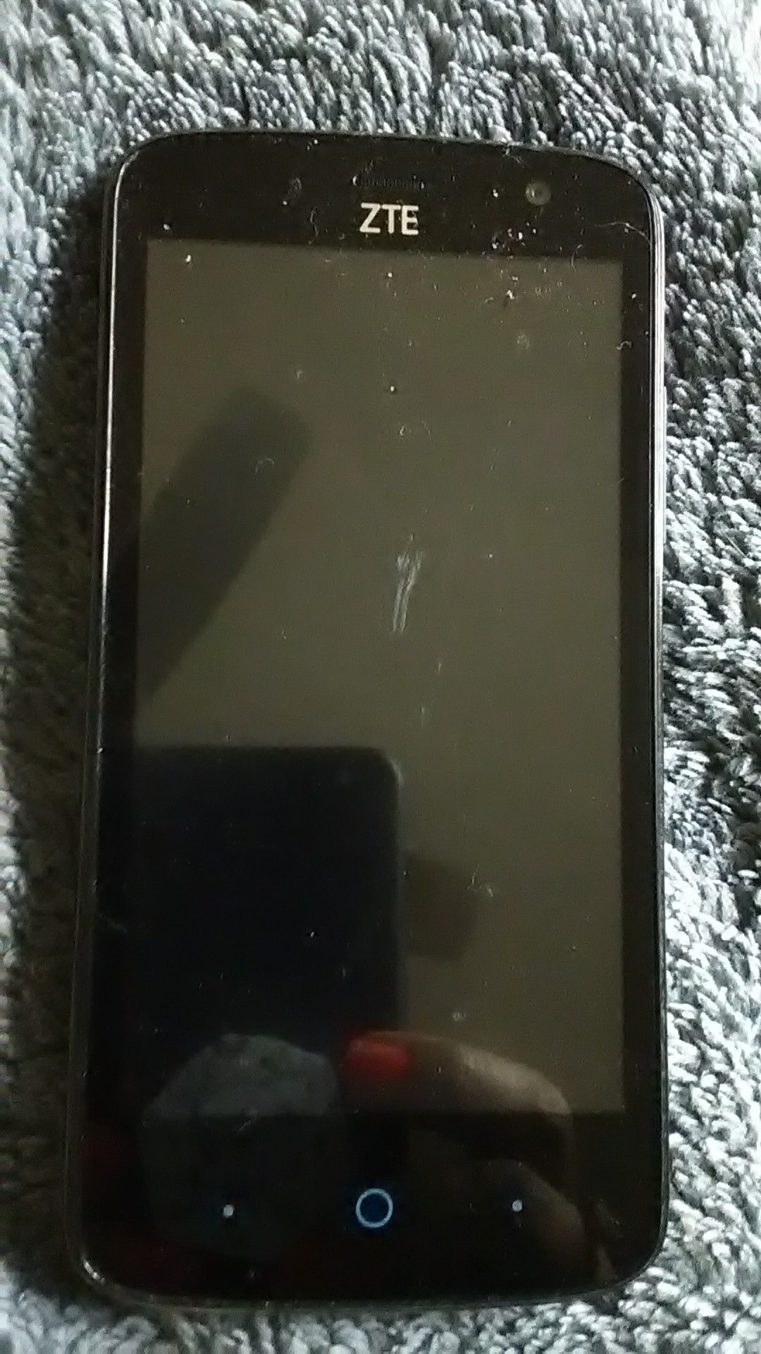 ZTE straight talk phone. Comes with a 45 dollar unlimited scratch off card