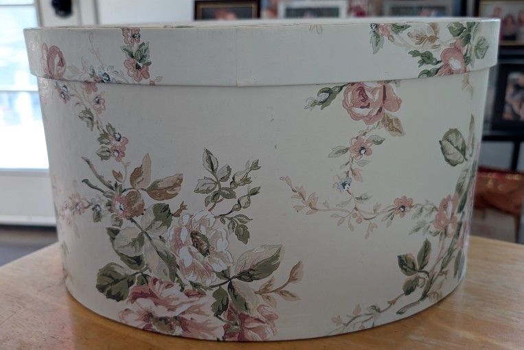 Oval Vintage Hat Box