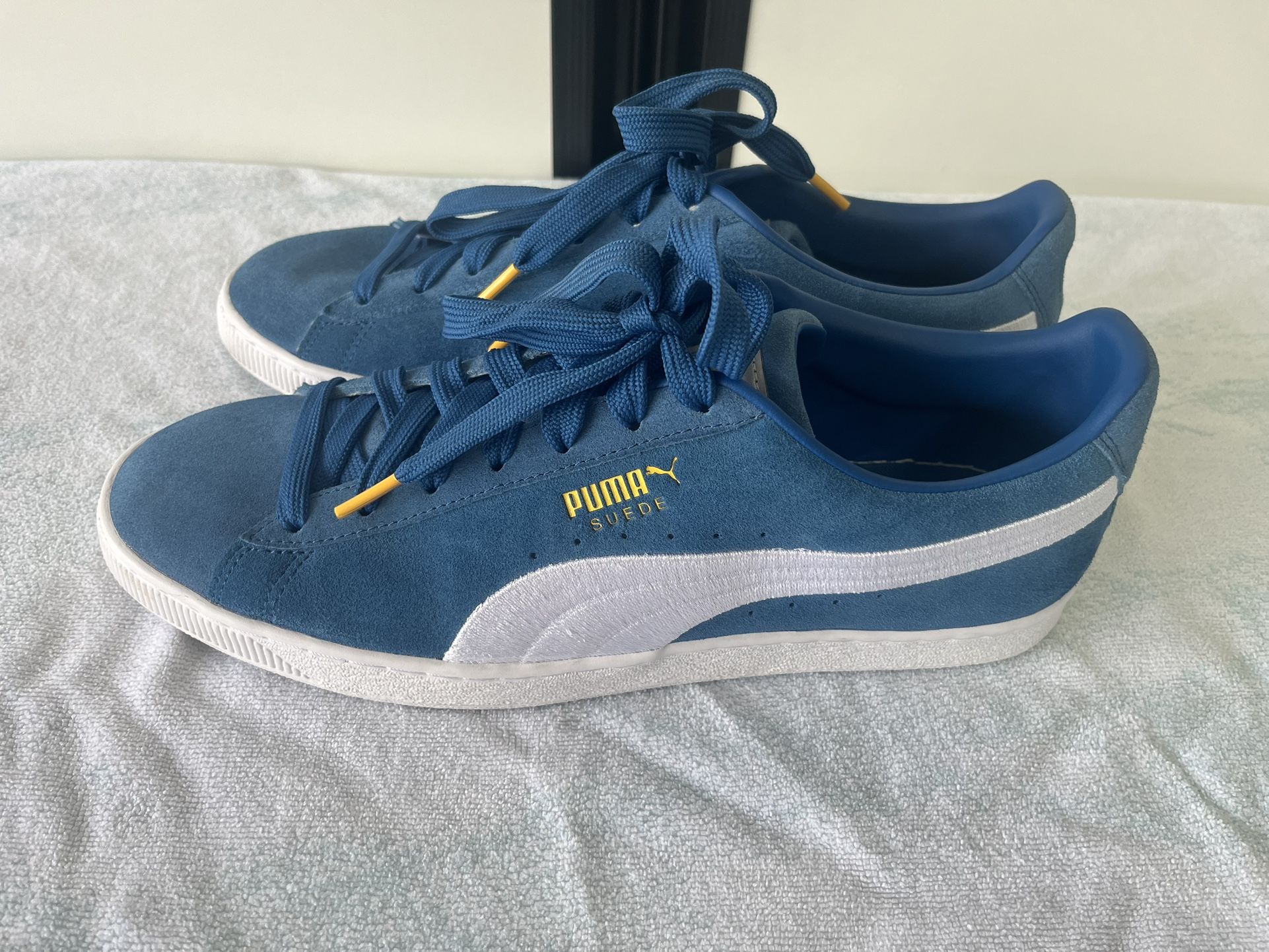 Men’s Size 12 Puma Suede Classic (blue & white)