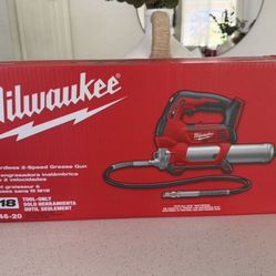 Milwaukee M18 Cordless Grease Gun 2-Speed (2646-20) 18V Lithium-Ion NEW Tool Only