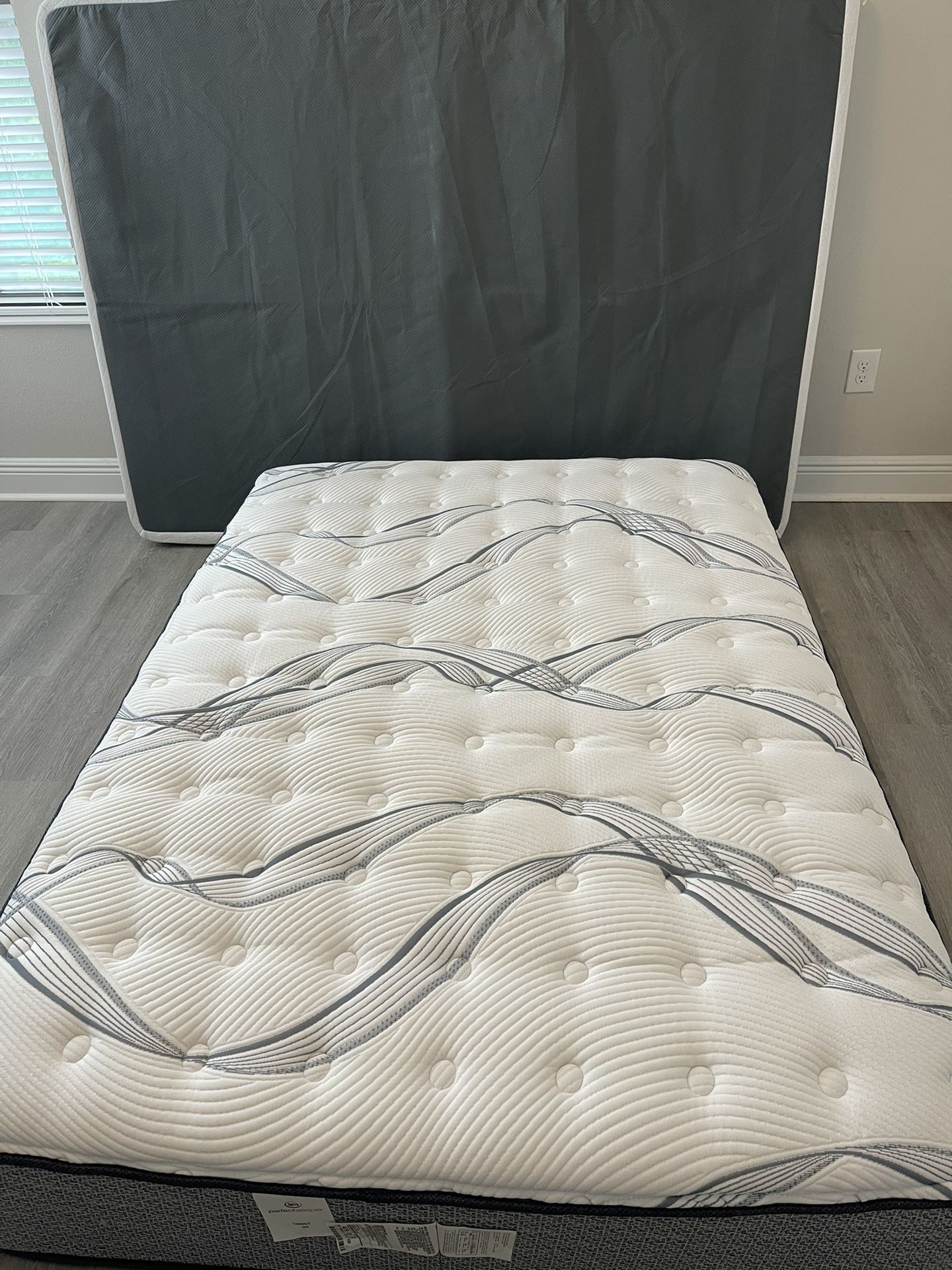 Full size Serta Perfect Sleeper Mattress & Box Spring Like New