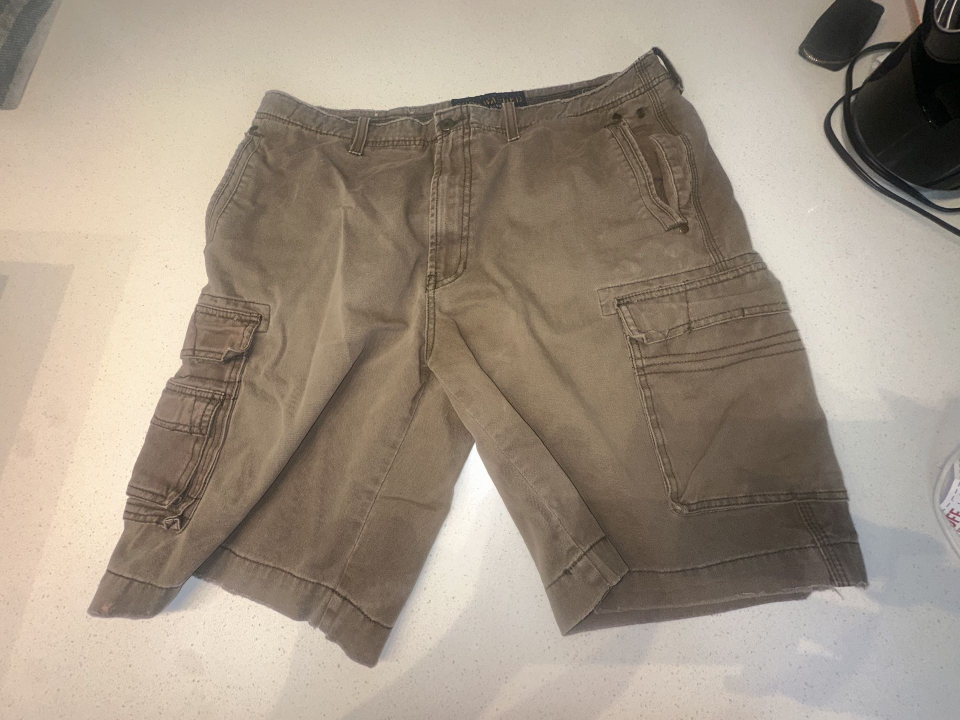 MENS 38 IZOD CARGO SHIRTS