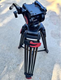 Neewer Heavy Duty Professional Fluid Head Video Tripod – Excellent Condition