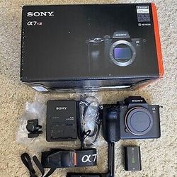 Sony A7R IV 35mm Full-Frame Camera with 61.0MP - Black & RRS L-Bracket Freebie