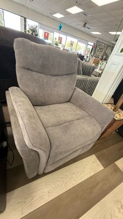 RECLINER CHAIR