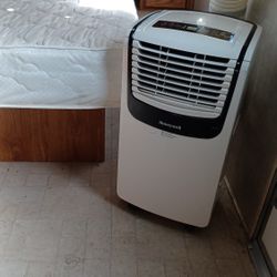 Honeywell MO10CESWK Compact Air Conditioner, 10,000 BTU