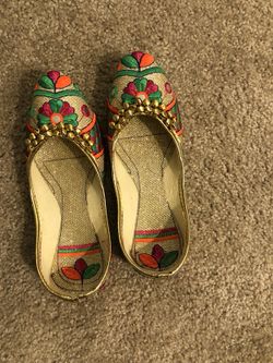 Ethnic flats comes in multiple sizes