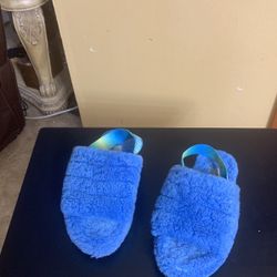 Girls Ugg Slippers Size 4