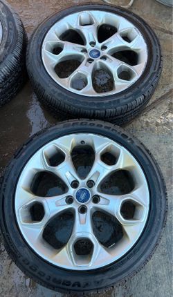 2014 ford escape 18 inch wheels & tires
