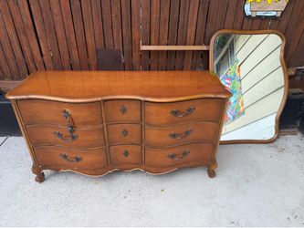 Bedroom dresser set
