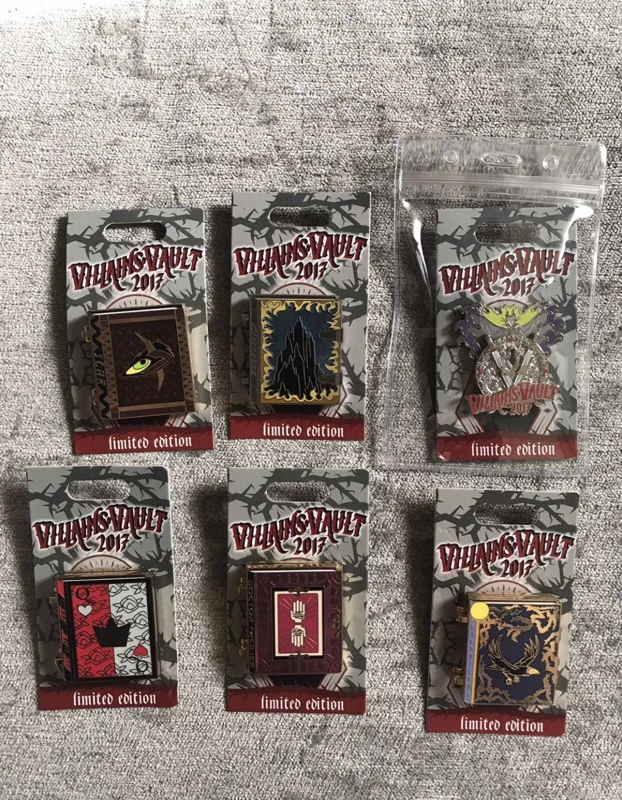 Disney Villains Vault 2017 All 5 Storybooks Plus Bonus Maleficent Slider Pins Limited Edition 1000 produced. Condition is New. These pins are hinge