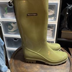 Woman’s Rain boots 