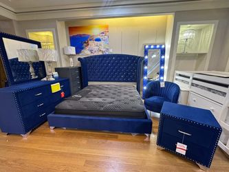 Nueva Cama size Queen