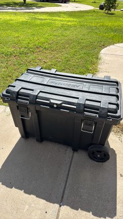 Husky toolbox / storage