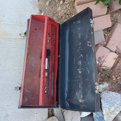 VINTAGE TOOL BOX
