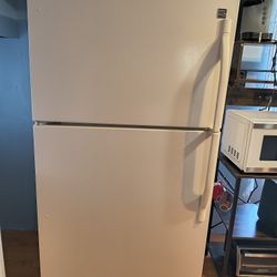 Used Kenmore White Refrigerator 