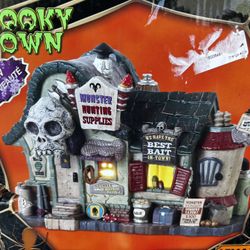 2018 Lemax Spooky Town - Monster Hunting Supplies
