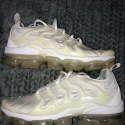 White vapor max: size 7.5