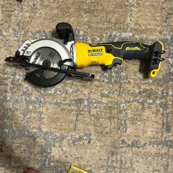 20V MAX* XR® 7-1/4 IN. BRUSHLESS CIRCULAR SAW
