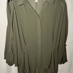 Chico’s Size 4 Ladies Sheer Olive Green Top. Open Arm Sleeve.