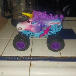 Monster Jam Sparkle Smash Toy 