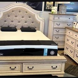 Realyn Queen Modern Farmhouse Style Whitewash Upholstered Storage Bed🎊 New Brand💯 Bedroom🤩 On Display🏠