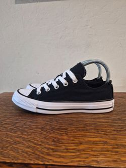 Converse Chuck Taylor All Star Madison Low Top Fashion Sneakers
Women's Size US 6
