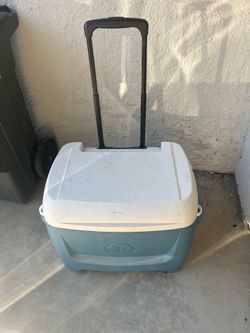 Igloo Latitude 60-Qt Wheeled Cooler with Telescoping Handle